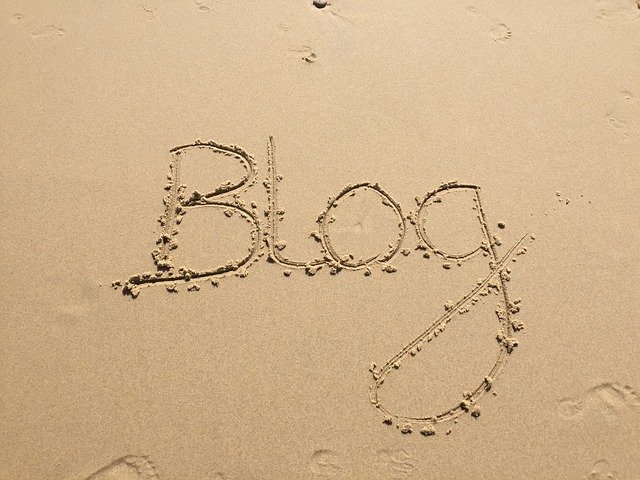 砂浜にBlogの文字